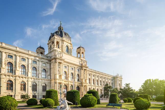 Classical Danube Cruise (Budapest - Passau) (7 destinations)