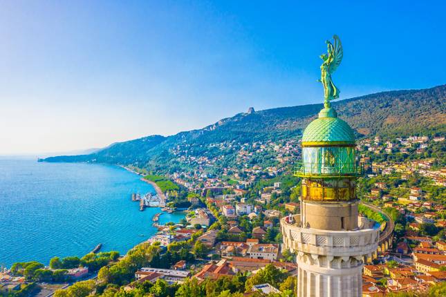 New Year's Eve in Trieste - Pleasure hiking Between the Adriatic, Karst & Culture (7 Days)