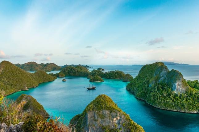 Discover the Heart of the Pacific 2028 - 24 Days (from Darwin to Port Moresby)