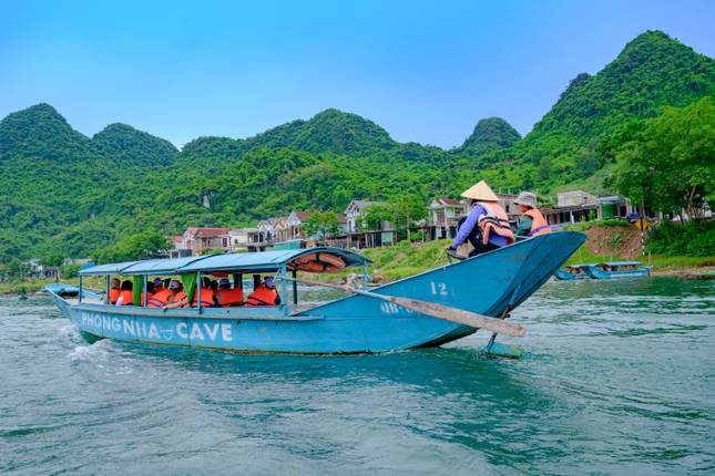 Astonishing Vietnam in 14 Days: Ho Chi Minh City, Vung Tau, Da Nang, Phong Nha, Hanoi, Ha Long Bay & Other Must-See Destinations