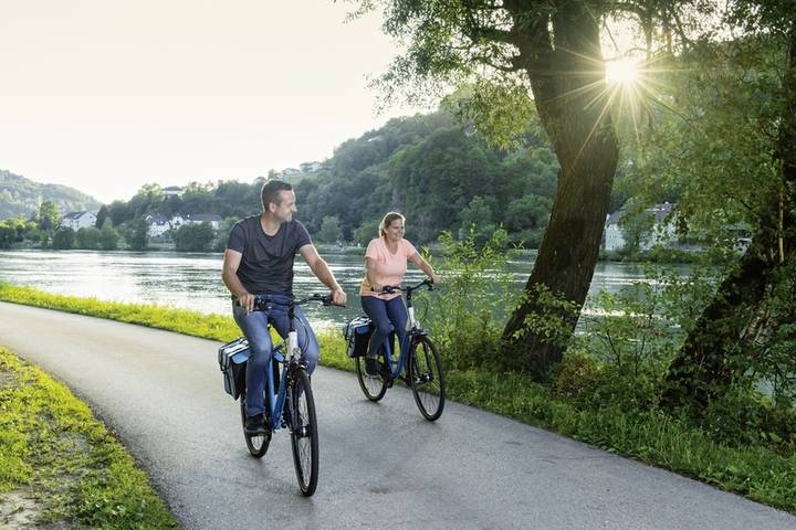 10 Mejores Circuitos de Bicicleta y Barcaza 2025/2026 TourRadar