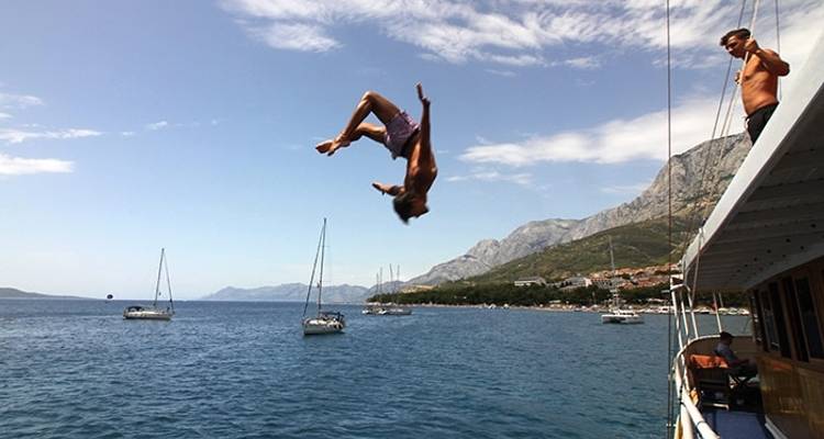 Crucero de ida de 4 Días de Split a Dubrovnik - Clásico Plus sobre cubierta, 18-35 años - Go Croatia Sail 10