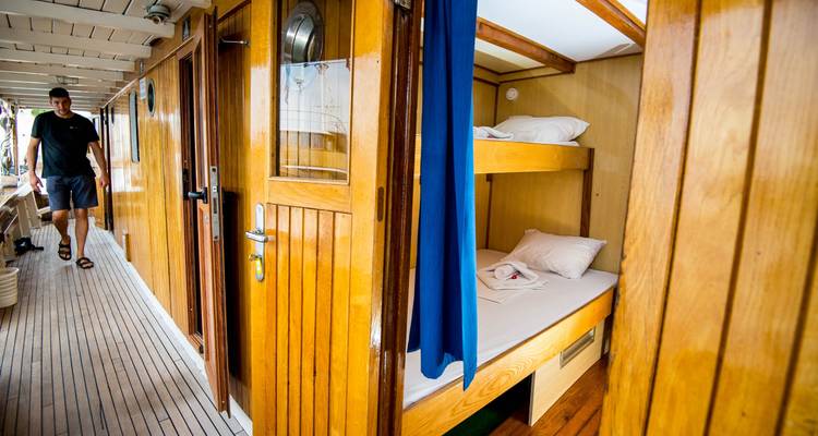 Crucero de ida de 4 Días de Split a Dubrovnik - Clásico Plus sobre cubierta, 18-35 años - Go Croatia Sail 9