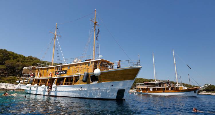 5-day Dubrovnik to Split one-way cruise - Classic Plus above-deck, 18-35s - Go Croatia Sail 4