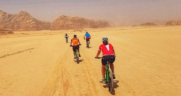 Cyclisme en Jordanie : Petra et Wadi Rum - Intrepid Travel 7