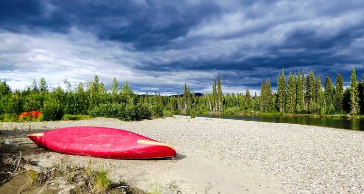 Canotaje familiar: Río Nisutlin - Ruby Range Adventure 2
