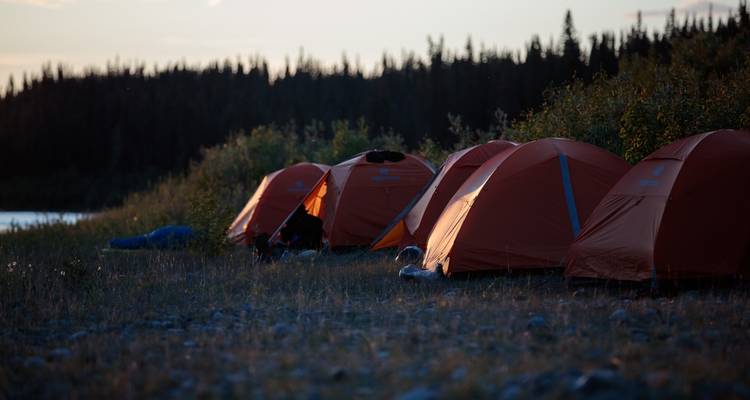 Pagayer avec les filles sur le fleuve Yukon - Ruby Range Adventure 1