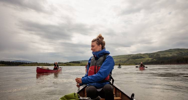 Pagayer avec les filles sur le fleuve Yukon - Ruby Range Adventure 3