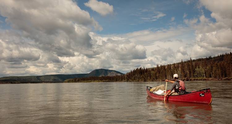 Pagayer avec les filles sur le fleuve Yukon - Ruby Range Adventure 6