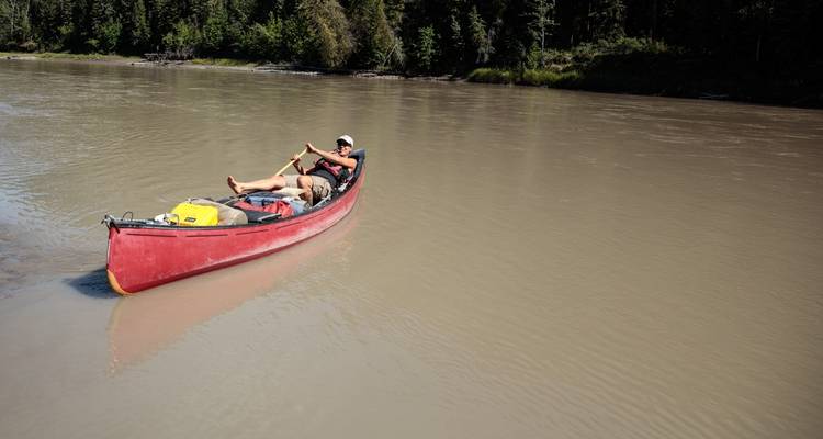 Pagayer avec les filles sur le fleuve Yukon - Ruby Range Adventure 7