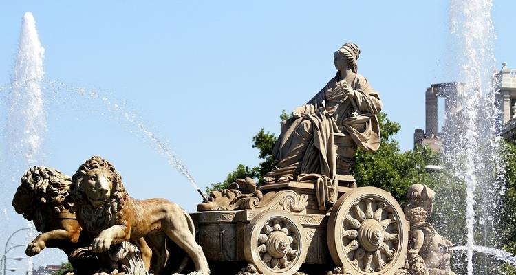 Fountain with a statue of a woman on a chariot drawn by lions.