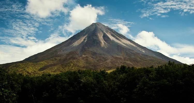 Volcán Arenal y bosque Nuboso de Monteverde Costa Rica, la combinación perfecta - Green World Adventures 1