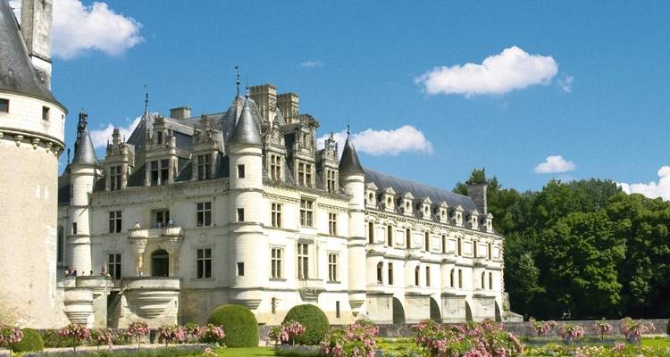 Châteaux de la Loire Chambord et Chenonceau et croisière sur le fleuve royal de la Loire - croisière port à port - CroisiEurope River Cruises 1