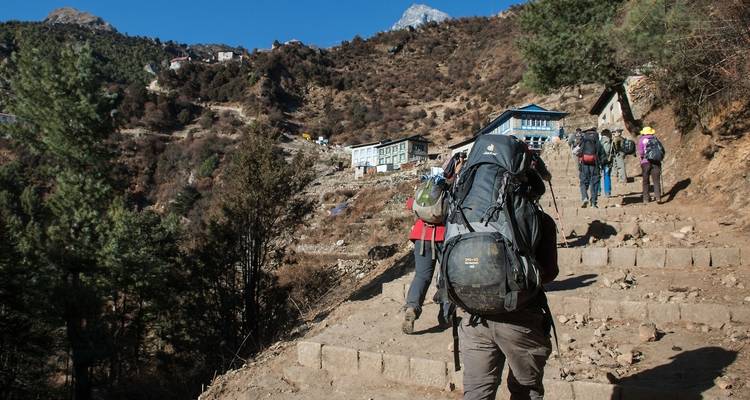 Ruta del Lago Gokyo al campamento base del Everest - Himalayan Trekking & Tours 1