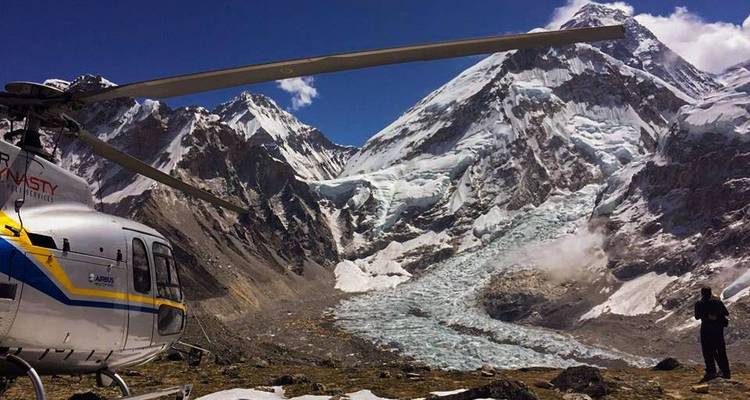4 heures d'hélicoptère pour l'Everest via Lukla, Syangboche et Kalapathar - Nepal Hiking Pvt. Ltd. 1