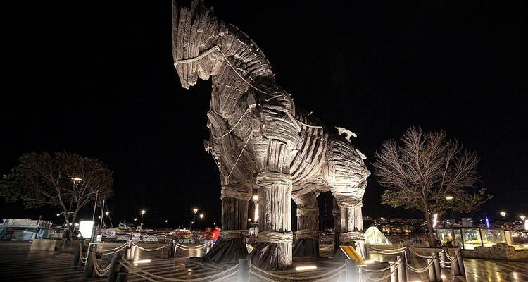 Circuito de 3 días de Estambul a Kusadasi: Troya, Galípoli, Éfeso - Neon Tours 2