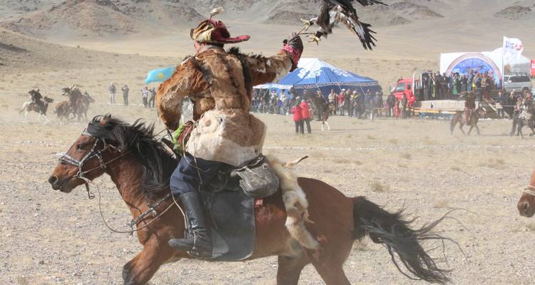Experimenta Mongolia Occidental y el Festival del Águila Dorada - Unquote Travel 10