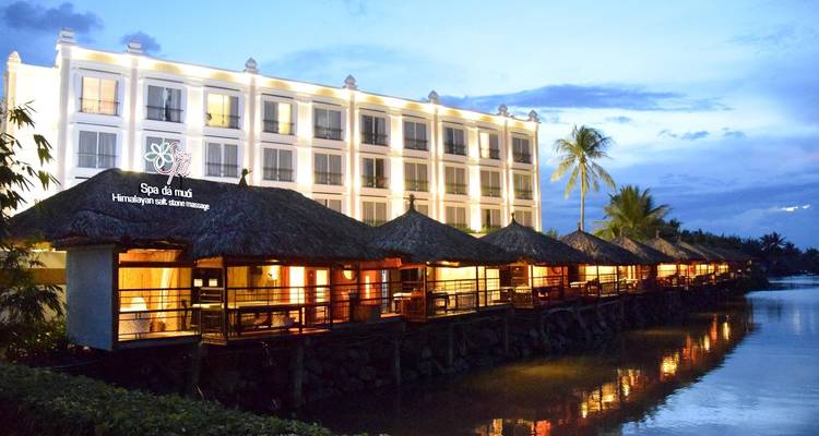 Hue to Hoi An via Lang Co Lagoon Bike Tour 4 Days - Bravo Indochina Tours 4