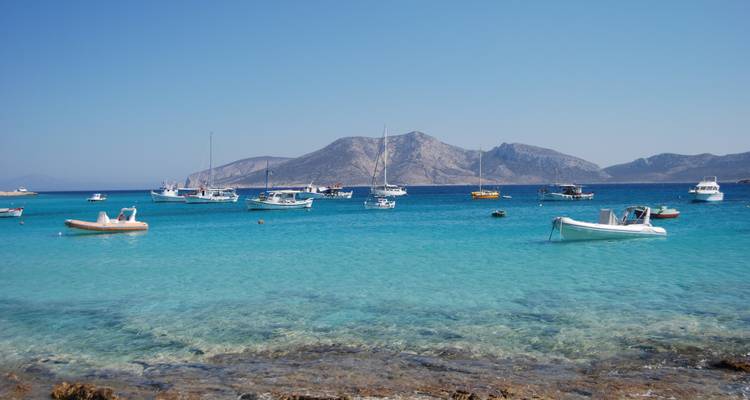 Western Cyclades & Santorini Sailing Week - YachtHop 10