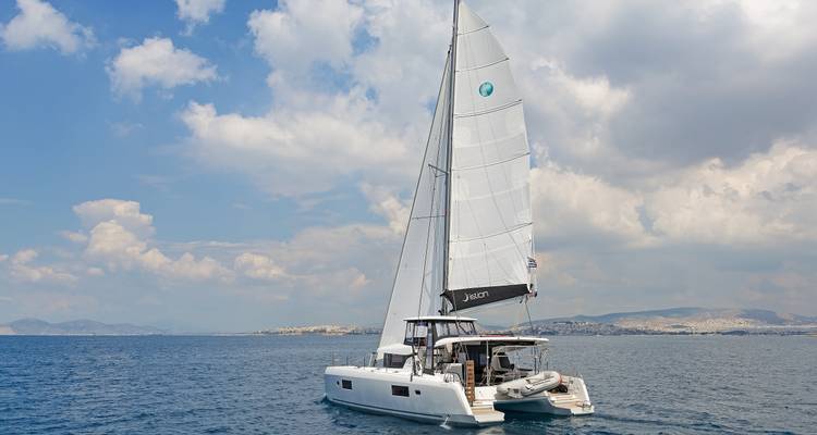 Western Cyclades & Santorini Sailing Week - YachtHop 9