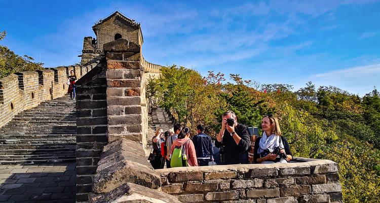Turistas explorando la Gran Muralla China.
