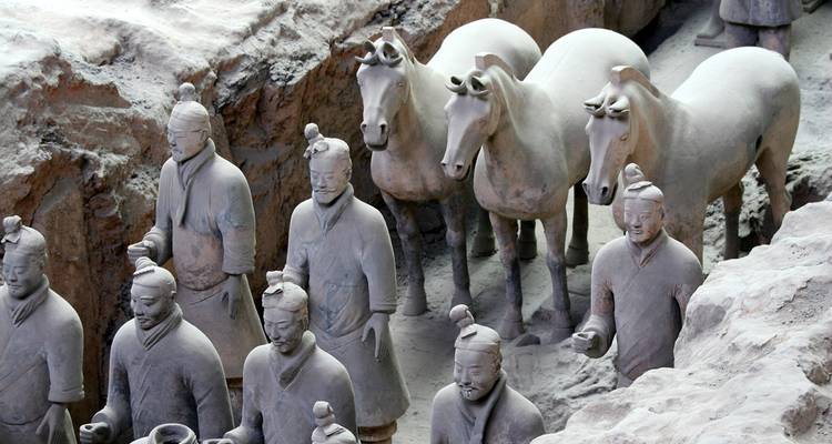 Guerriers et chevaux en terre cuite de Xi'an, Chine.