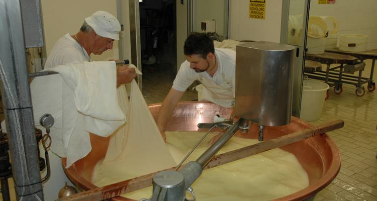 Taste of Italy, Emilia- Romagna Culinary Cycling - Classic Self Guided 8day - Goût de l'Italie, cyclisme culinaire en Émilie- Romagne - 8 jours - BikesPlus Travel 2