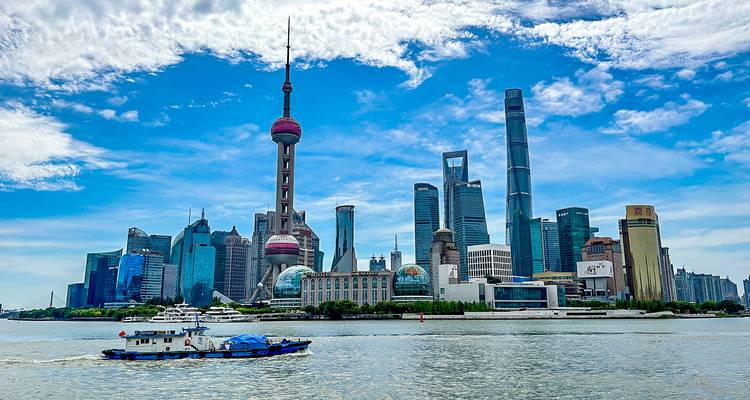 Horizonte de Shanghái con rascacielos modernos.