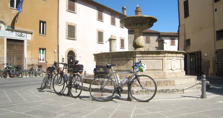 Carte postale du sud de la Toscane - Cyclisme Cortona, Montalcino, Sienne - Classic Self Guided - BikesPlus Travel 6