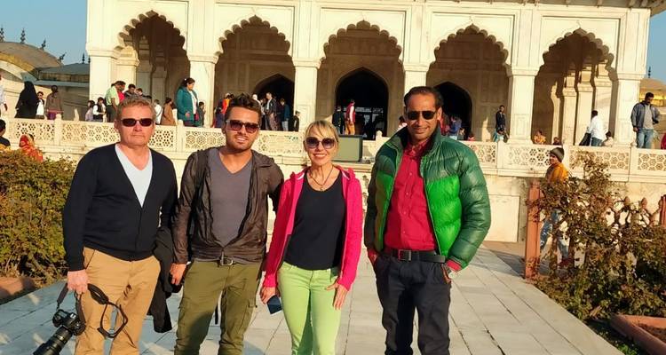 Visite privée de 2 jours du Taj Mahal et d'Agra en train Gatimaan - Raj Tour & Travel 3