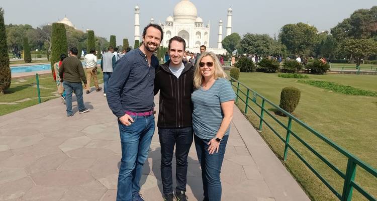 Visite privée de 2 jours du Taj Mahal et d'Agra en train Gatimaan - Raj Tour & Travel 7