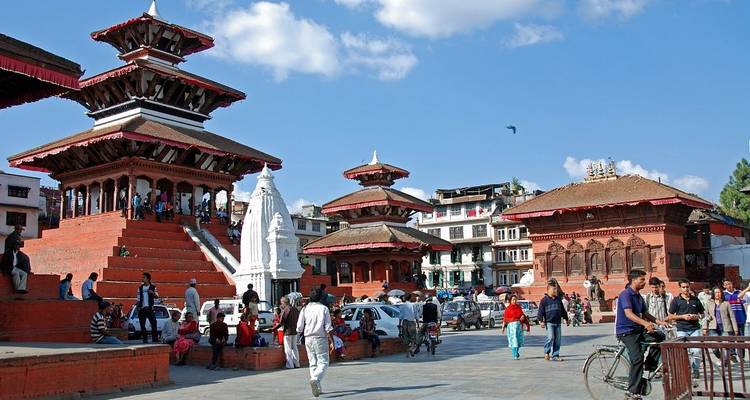 Hanuman Dhoka Durbar Square met tempels en mensen.