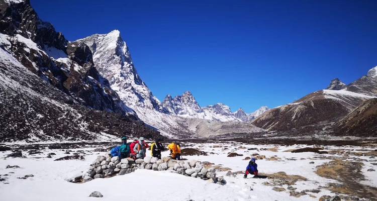 Escalada al Pico de la Isla y Caminata al Campo Base del Everest -19 Días - Himalayan Adventure Treks & Tours 9