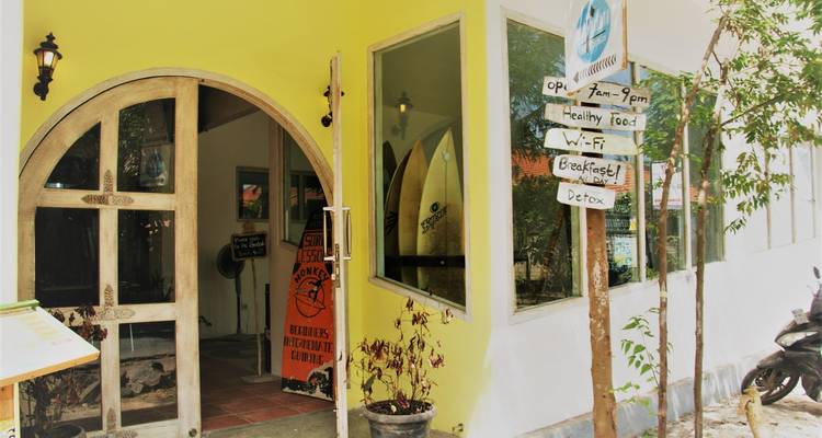 4 days Surf and Yoga Retreat in Nusa Lembongan - Monkey Surfing 9