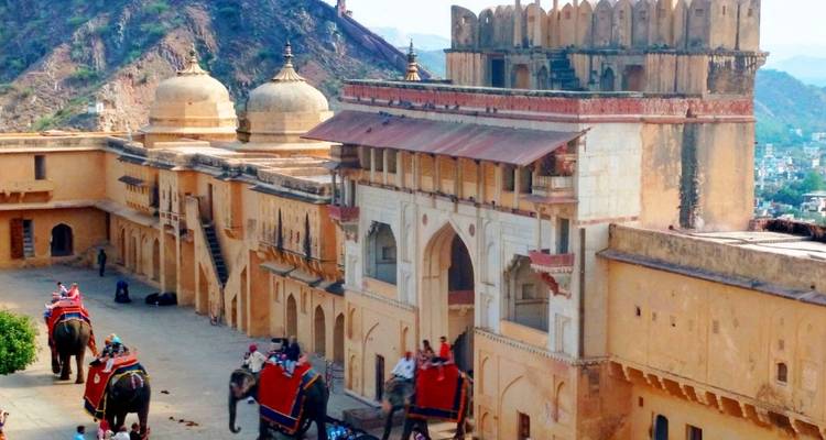 Boda real de 3 días en el castillo de Kalwar: Grandeza y pompa sin igual para ti - IHCT Heritage & Adventure  Tours 8