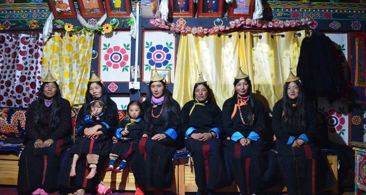Laya Gasa excursionismo - conoce a los seminómadas - World Tour Plan 4