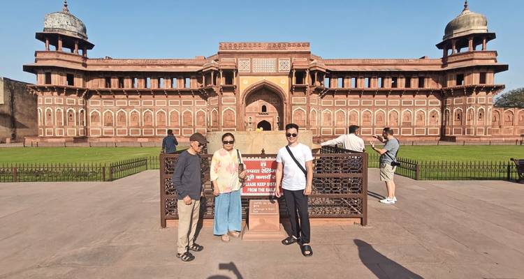 Taj Mahal & Agra Private Day Tour from Delhi- All Inclusive - Raj Tour & Travel 9