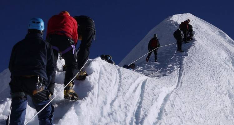 Escalade de l'Island Peak - Nepal Trekking Routes Treks & Expedition Pvt. Ltd. 1