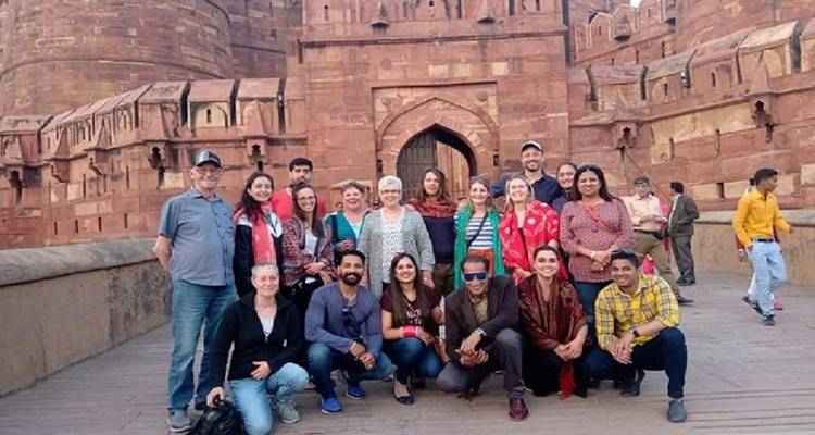 Circuito privado de un día al Taj Mahal al amanecer desde Delhi - Raj Tour & Travel 4