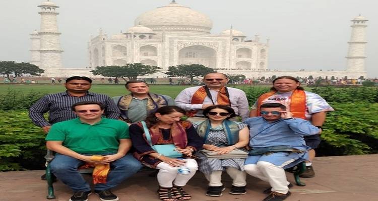 Circuito privado de un día al Taj Mahal al amanecer desde Delhi - Raj Tour & Travel 8