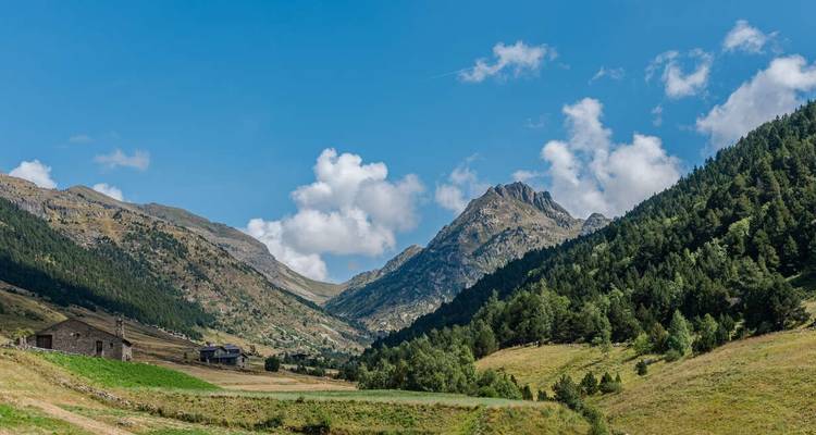 Trek dans les Pyrénées - Explore! 4