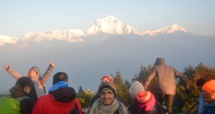 Ghorepani Poon Hill yoga excursionismo - Himalayan Recreation Treks & Expedition Pvt.ltd 4