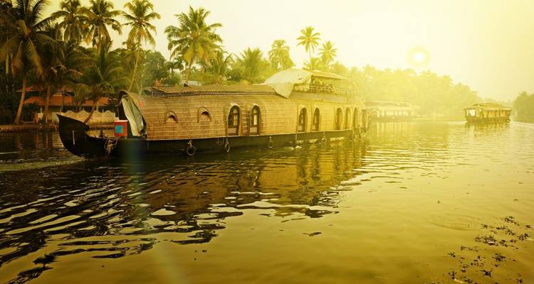 Viaje sagrado a Kerala - Holidays At 9