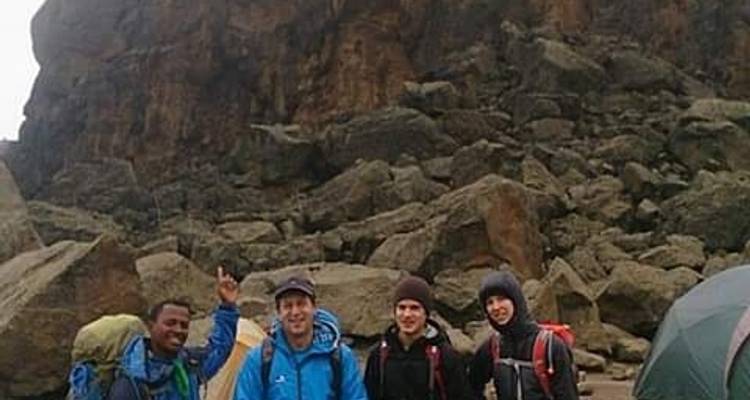 Ascension de 6 jours de la route Machame au Kilimandjaro - Kilimanjaro Heroes Adventures 1