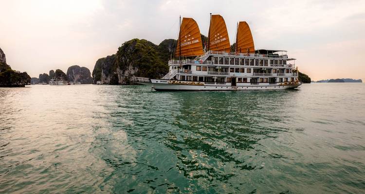 Un Vietnam vibrant : Manger dans la rue, croisière dans la baie d'Halong et aventures dans le Mékong - Footsteps Indochina Travel 10
