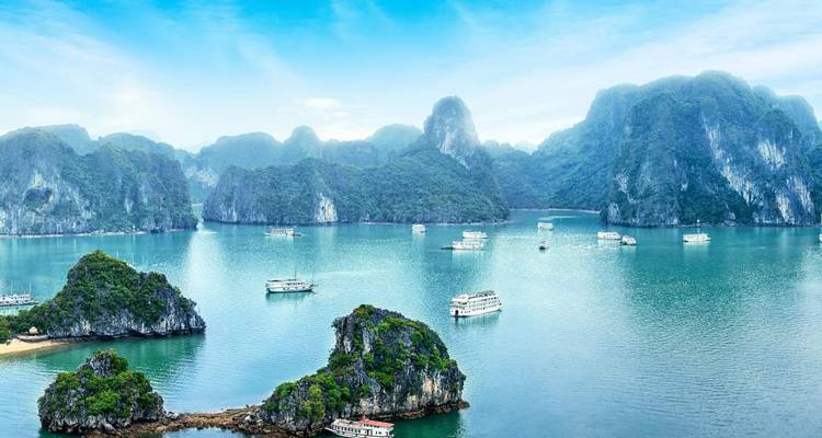 Découverte du Vietnam : Lanternes, cuisine, kayak au coucher du soleil et croisière dans la baie d'Halong - Footsteps Indochina Travel 10