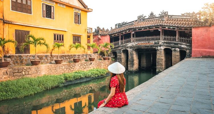 Découverte du Vietnam : Lanternes, cuisine, kayak au coucher du soleil et croisière dans la baie d'Halong - Footsteps Indochina Travel 5