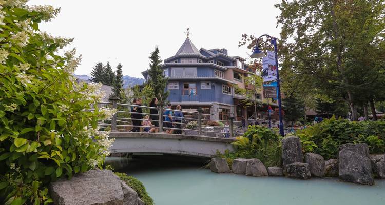 Rockies Western Canada Iconic Sites: 8-Day Tour - Discover Canada Tours 9