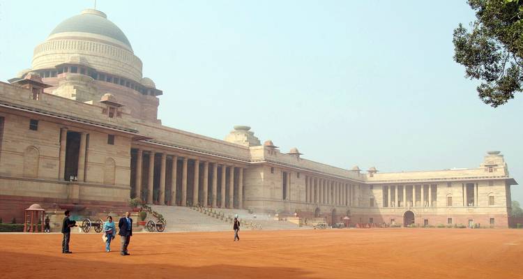 Rashtrapati Bhavan met toeristen ervoor.