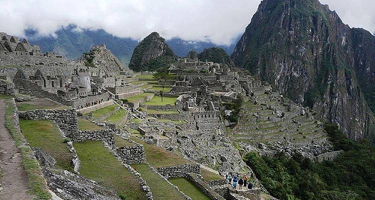 Le meilleur du Pérou et de la Bolivie : Lima, Cusco, la Vallée Sacrée, Machupicchu, la Paz, les Paines d'Uyuni et toutes les lagunes
 - Peru Trek 4 Good 2